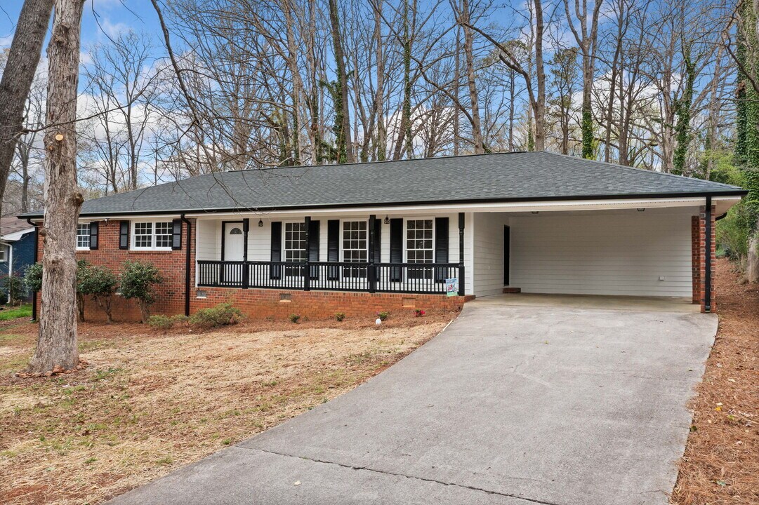 1024 Allgood Ct in Stone Mountain, GA - Building Photo