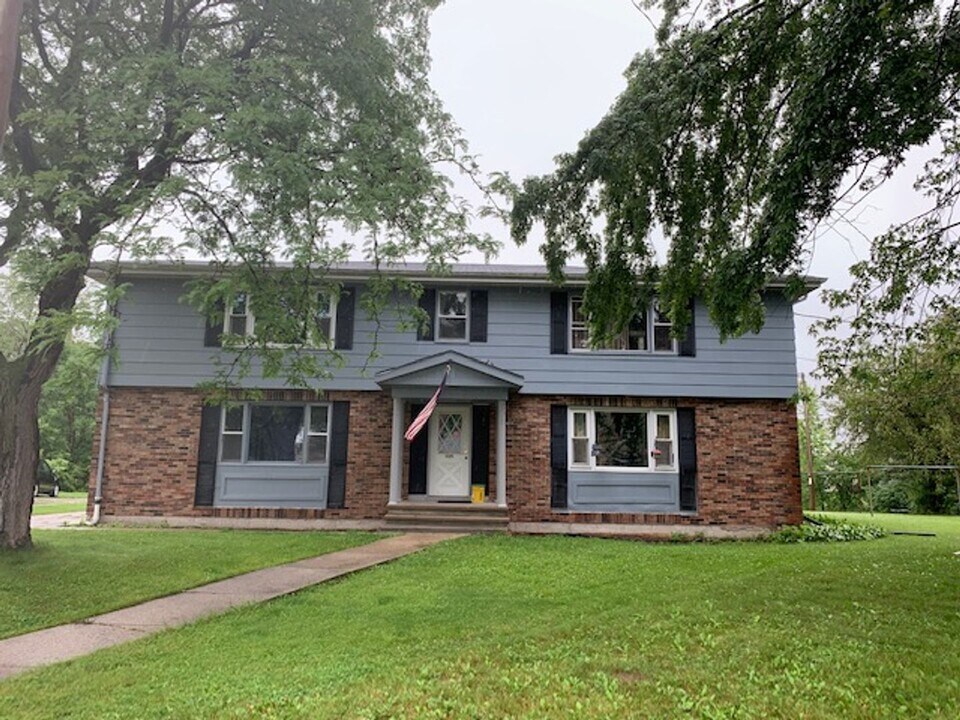 1125 Primrose Ct in Neenah, WI - Building Photo
