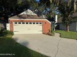 7701 Leesburg Dr S in Jacksonville, FL - Building Photo - Building Photo