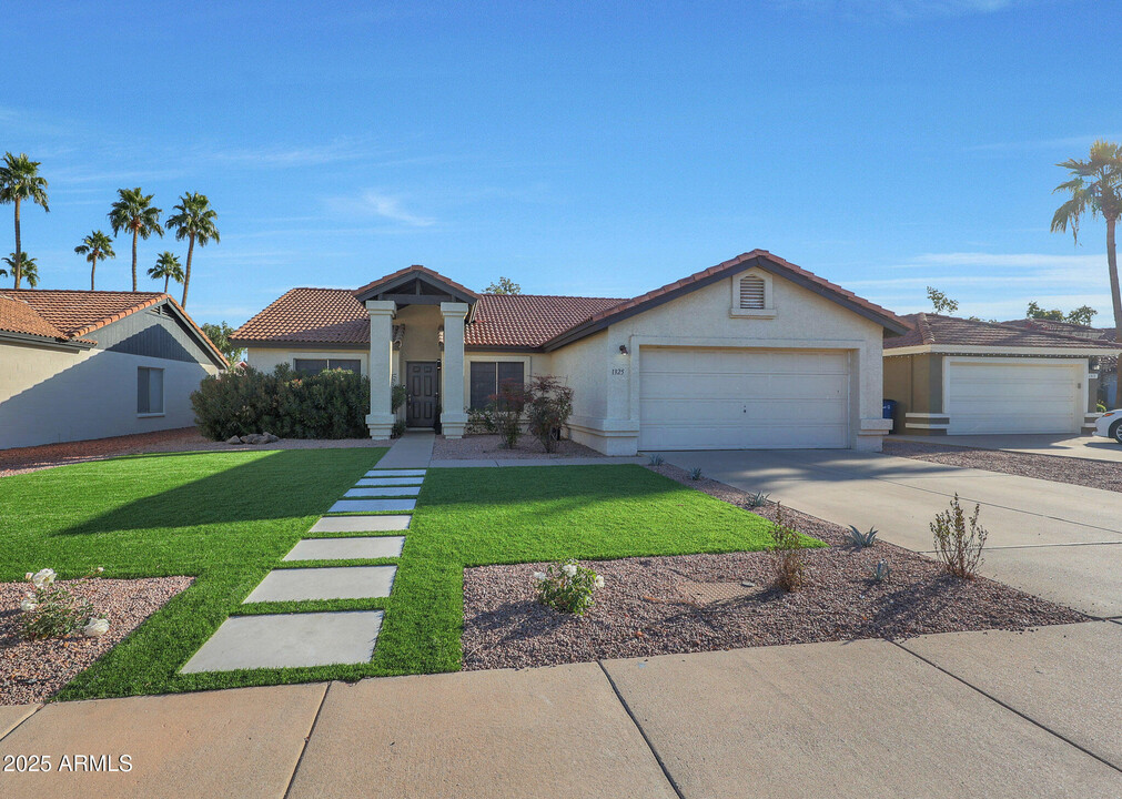 1325 E San Angelo Ave in Gilbert, AZ - Building Photo