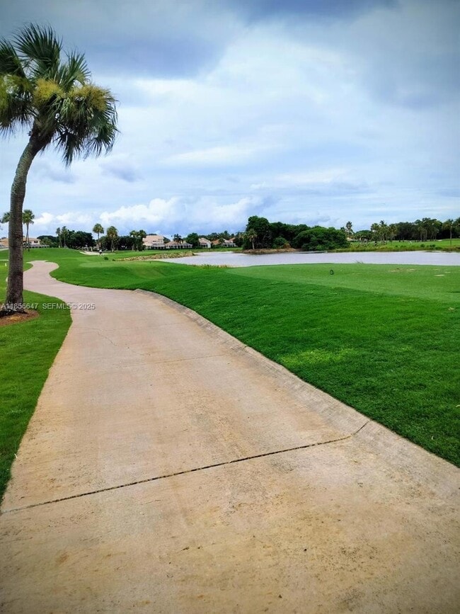 551 Prestwick Cir in Palm Beach Gardens, FL - Building Photo - Building Photo