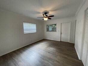 221 SE 1st Ave in Boynton Beach, FL - Building Photo - Building Photo