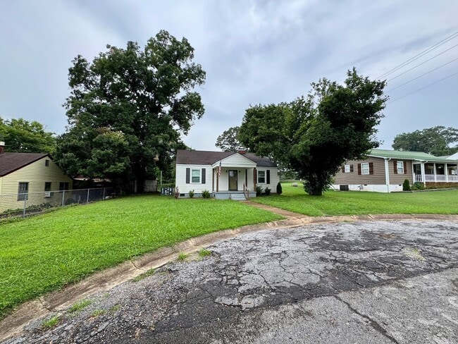 1305 E 34th St in Sheffield, AL - Building Photo - Building Photo