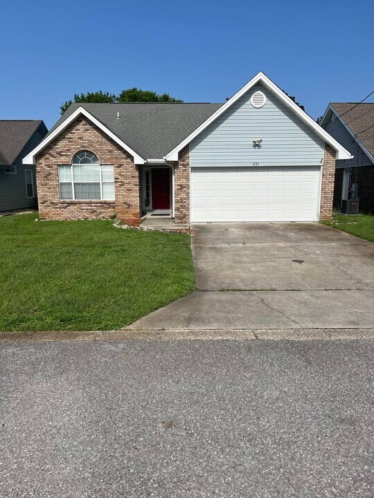 431 Sandy Ridge Cir in Mary Esther, FL - Building Photo