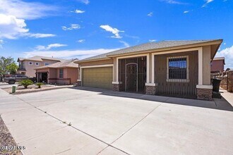 329 Emerald Woods St in Horizon City, TX - Building Photo - Building Photo