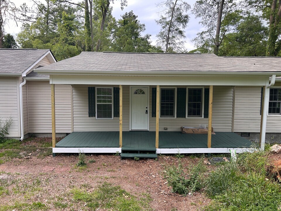 124 E Crescent Rd in Spartanburg, SC - Foto de edificio