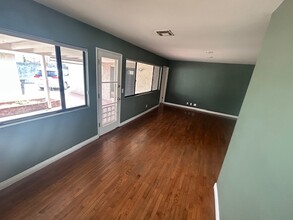 1712 E Broadway in Anaheim, CA - Building Photo - Building Photo