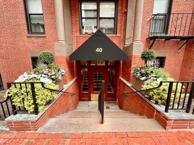40 Saint Botolph, Unit 46 in Boston, MA - Building Photo - Building Photo