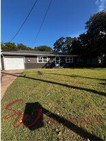 1201 W Long in Stephenville, TX - Building Photo