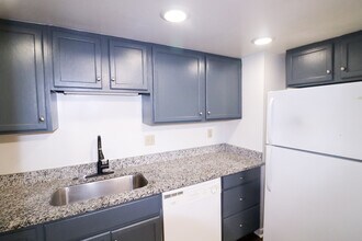 2665 Bellevue Ave, Unit 2 in Cincinnati, OH - Building Photo - Building Photo