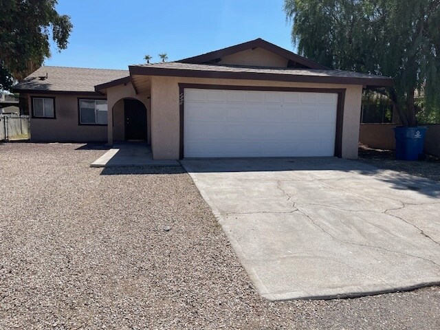 1396 Terrace Dr in Bullhead City, AZ - Building Photo