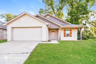 16388 Pottery Ln in Moundville, AL - Building Photo