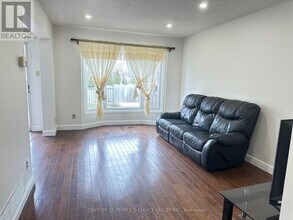 152 Observatory Ln in Richmond Hill, ON - Building Photo - Building Photo