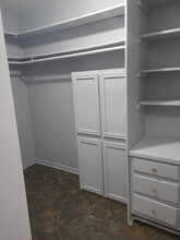 Douglas Oaks in Des Moines, IA - Building Photo - Building Photo