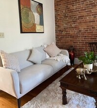 102 W 3rd St, Unit 2 in Boston, MA - Building Photo - Building Photo