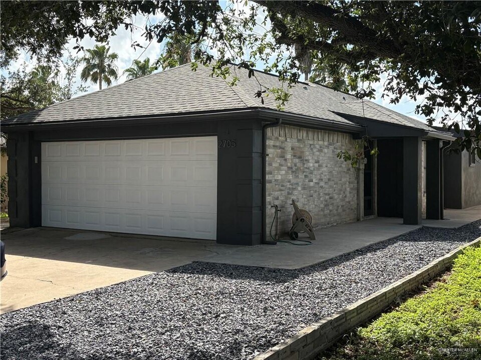2705 Ashley Ct in Pharr, TX - Foto de edificio