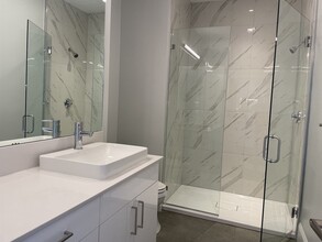 205 Maverick St, Unit 413 in Boston, MA - Building Photo - Building Photo