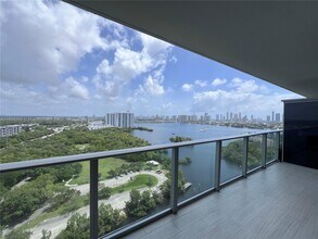 16385 Biscayne Blvd, Unit 2103 in Sunny Isles Beach, FL - Foto de edificio - Building Photo