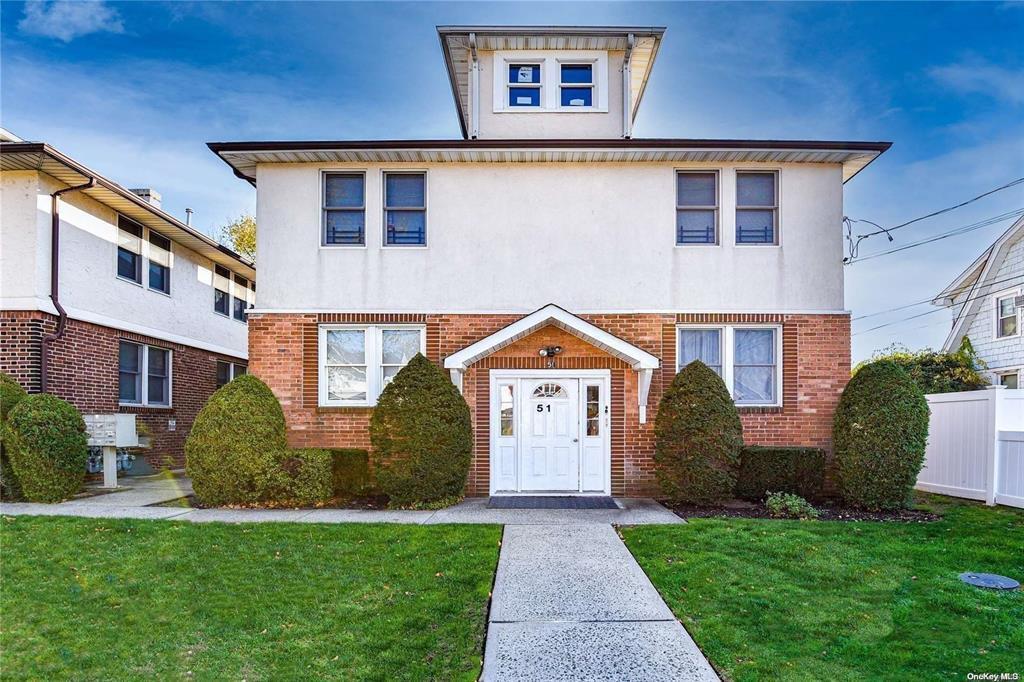 51 Thorman Ave in Hicksville, NY - Building Photo