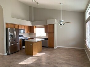 43205 Corte Almonte in Temecula, CA - Building Photo - Building Photo