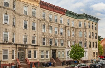 206 Sumpter St in Brooklyn, NY - Foto de edificio - Building Photo