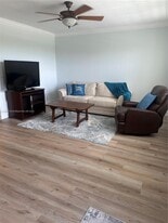 4027 Swansea Crescent in Deerfield Beach, FL - Building Photo