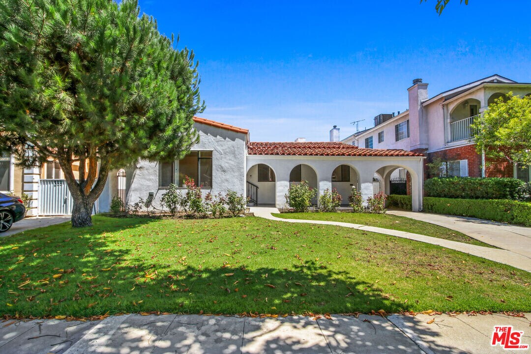 352 S Wetherly Dr in Beverly Hills, CA - Building Photo