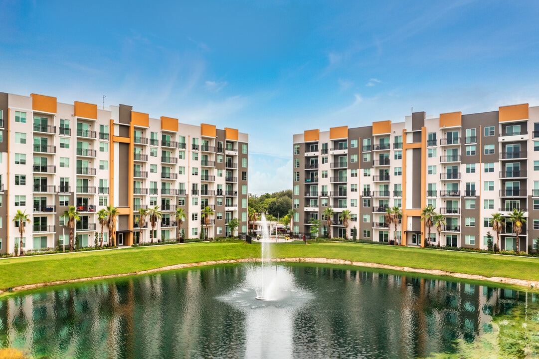 The Pomelo in Miami Gardens, FL - Foto de edificio