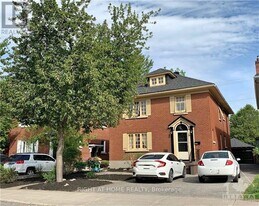 359 Fifth Ave in Ottawa, ON - Building Photo