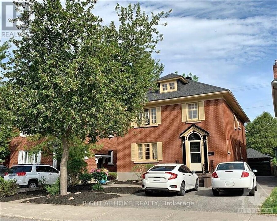 359 Fifth Ave in Ottawa, ON - Building Photo