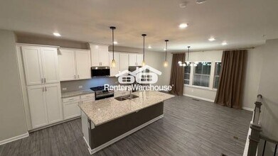 328 Commons Ave in Woodstock, GA - Building Photo - Building Photo