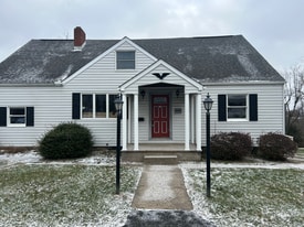 335 S Lincoln Ave in Greensburg, PA - Building Photo