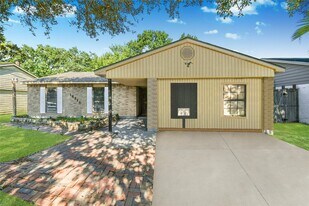 16210 Lazy Ridge Rd in Houston, TX - Building Photo