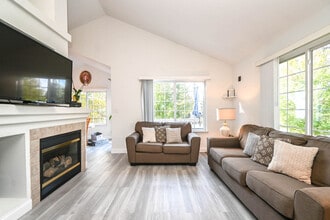 714 S Rosehall Ln in Round Lake, IL - Building Photo - Building Photo