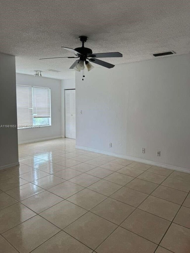 3350 Pinewalk Dr N in Margate, FL - Building Photo - Building Photo