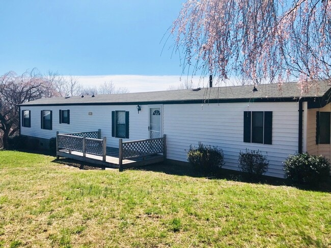 14367 NC-16 in Millers Creek, NC - Building Photo - Building Photo