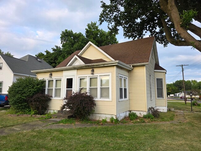property at 104 N Henderson St
