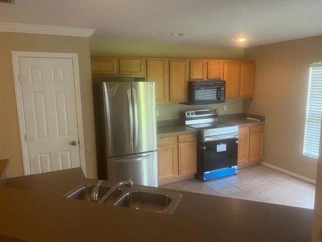2627 Edgewater Falls Dr in Brandon, FL - Building Photo - Building Photo