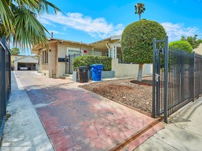 923-925 N Ardmore Ave in Los Angeles, CA - Building Photo - Building Photo