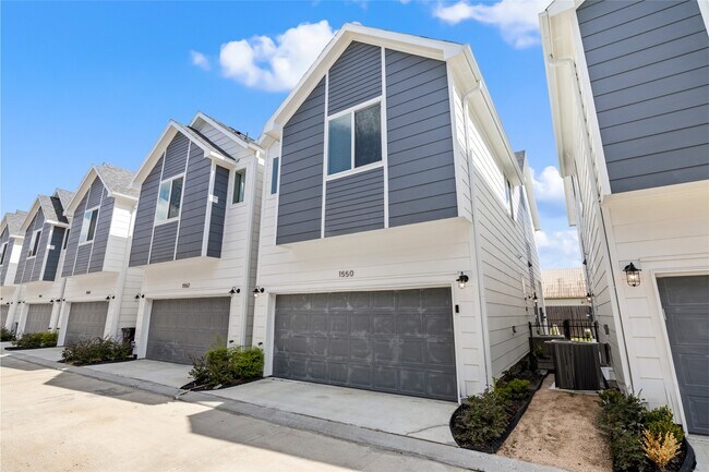 1550 W Tidwell Rd in Houston, TX - Building Photo - Building Photo