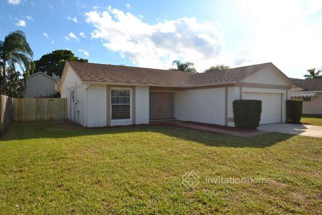 1025 Larch Way in Wellington, FL - Foto de edificio