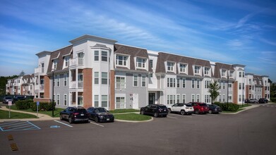 75 Circle Dr in Central Islip, NY - Building Photo - Building Photo