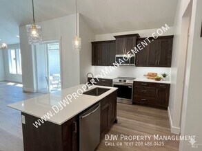 300 E Mayfield Rd in Boise, ID - Building Photo - Building Photo