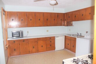 27 Princeton St, Unit 2 in Medford, MA - Foto de edificio - Building Photo