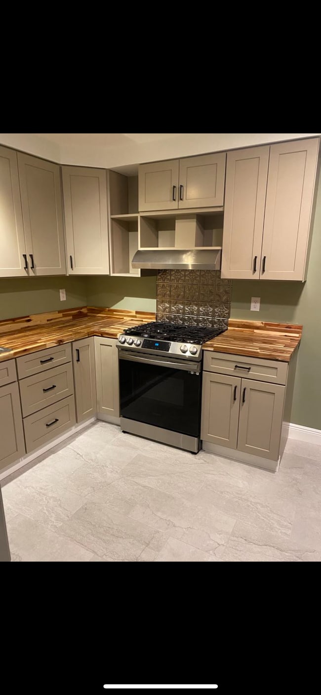 221 W Washington St, Unit Washington 1-4