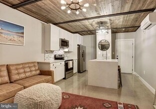 12 W Montgomery St in Baltimore, MD - Building Photo - Building Photo