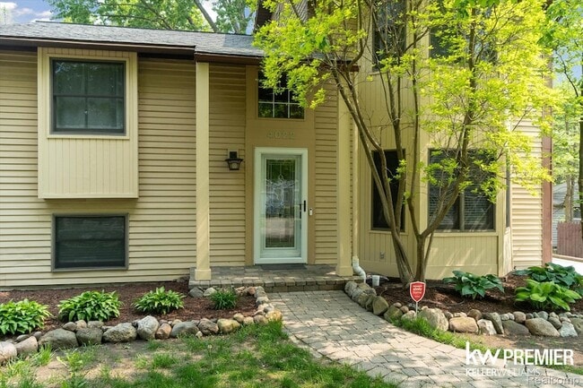 4022 Hazelett Dr in Waterford Township, MI - Building Photo - Building Photo