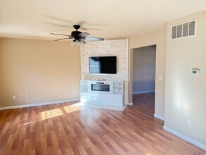 1103 E Shelbourne Dr in Normal, IL - Building Photo - Building Photo