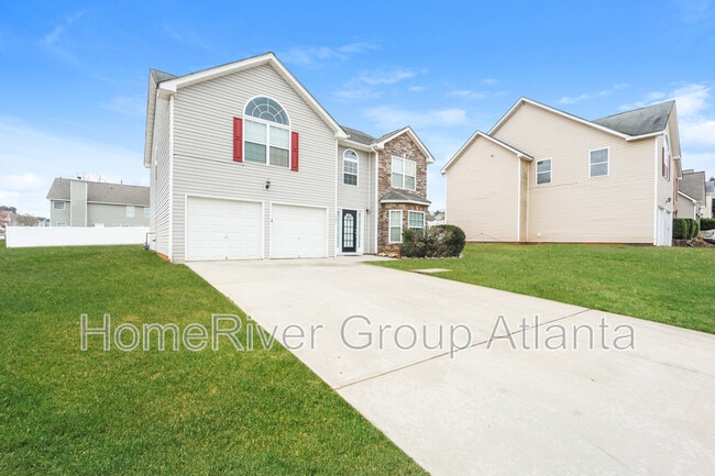 131 Laughlin Dr in Locust Grove, GA - Building Photo - Building Photo