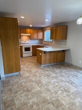 8567 N Charleston Ave in Portland, OR - Building Photo - Building Photo